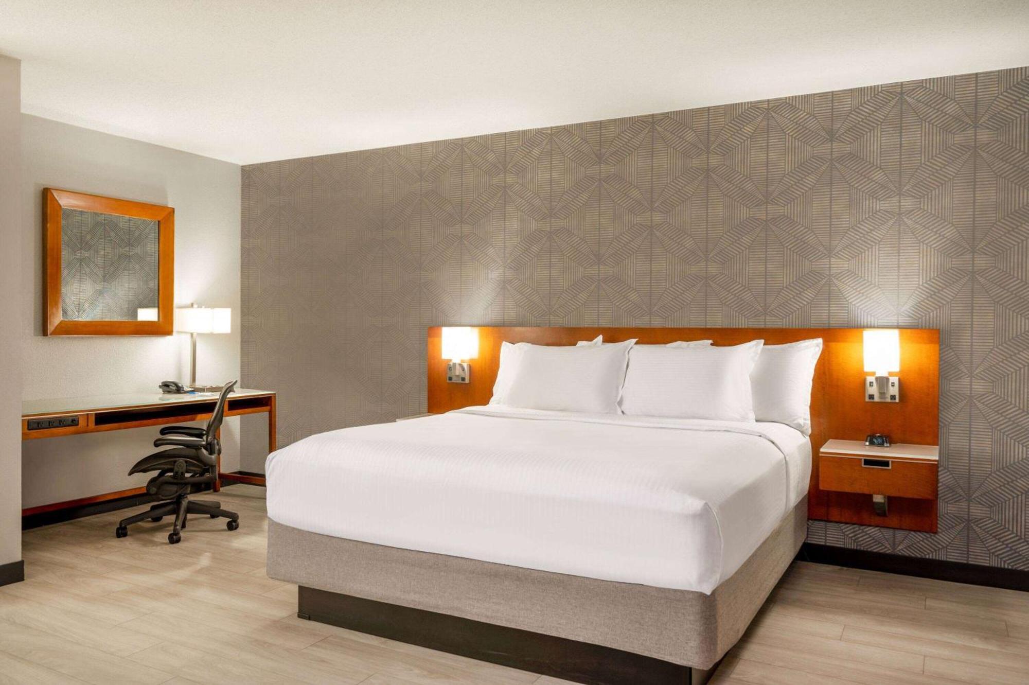 Wyndham Indianapolis Airport Hotel Exterior foto