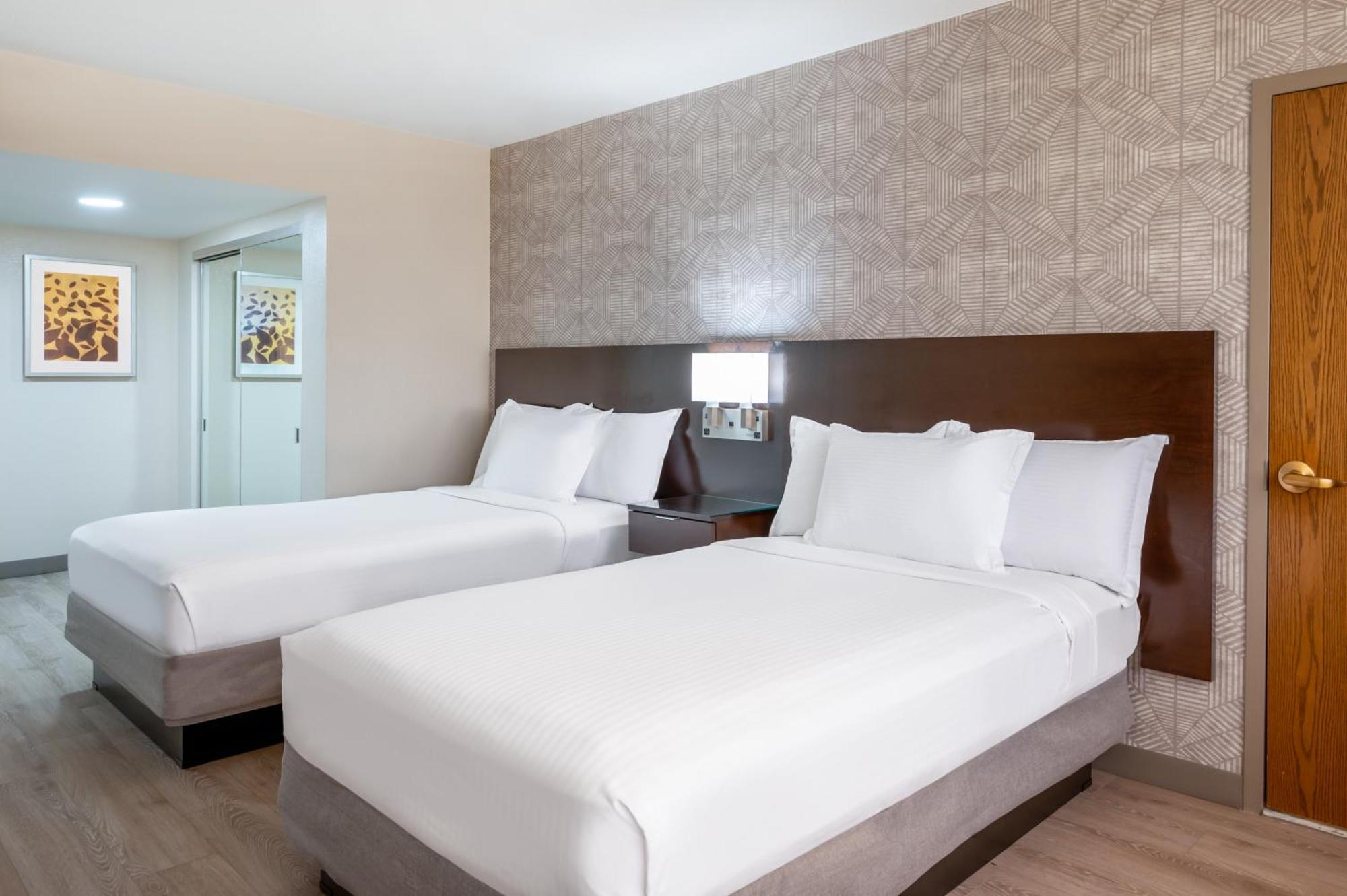 Wyndham Indianapolis Airport Hotel Exterior foto